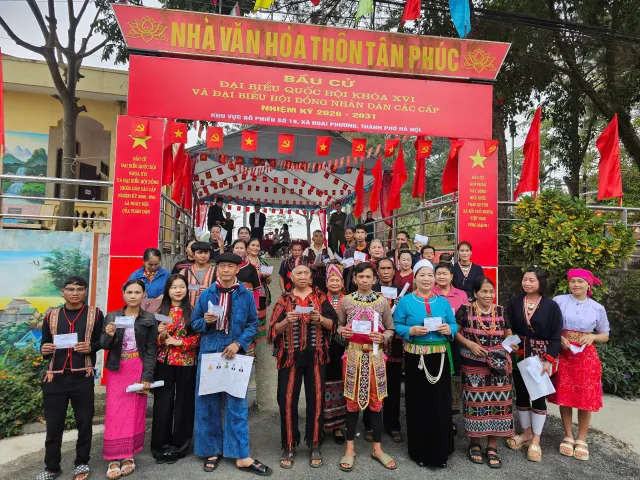 Cập nhật Ngày bầu cử 15/3: Cử tri cả nước nô nức thực hiện quyền công dân - Ảnh 6.