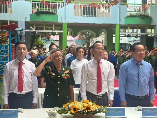 Cập nhật Ngày bầu cử 15/3: Cử tri cả nước bắt đầu tham gia bỏ phiếu - Ảnh 2.