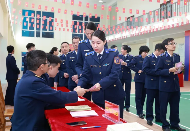 Cập nhật Ngày bầu cử 15/3: Cử tri cả nước bắt đầu tham gia bỏ phiếu - Ảnh 3.