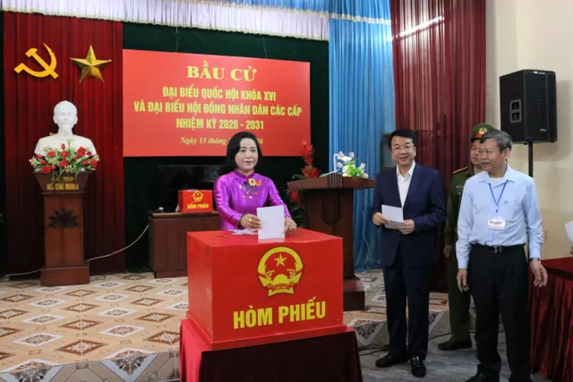 Cập nhật Ngày bầu cử 15/3: Cử tri cả nước bắt đầu tham gia bỏ phiếu - Ảnh 2.