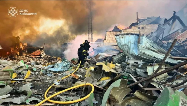 Nga không kích Ukraine khiến 4 người thiệt mạng, 15 người bị thương - Ảnh 1. Nga không kích Ukraine khiến 4 người thiệt mạng, 15 người bị thương - Ảnh 1.