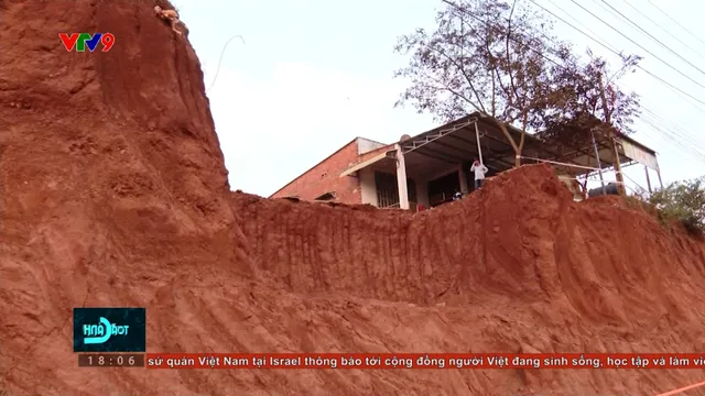 Lời xin lỗi và trách nhiệm vụ nhà dân cheo leo