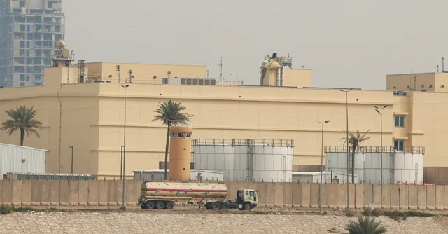 Tấn công nhằm vào Đại sứ quán Mỹ tại Baghdad gây cháy lớn - Ảnh 1.