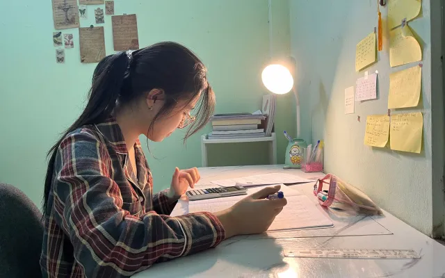 Nước rút mùa thi: Sĩ tử tăng tốc ôn luyện, phụ huynh đồng hành sát sao