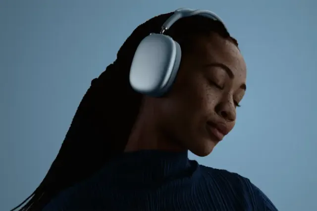 Apple ra mắt âm thầm AirPods Max 2 - Ảnh 1.