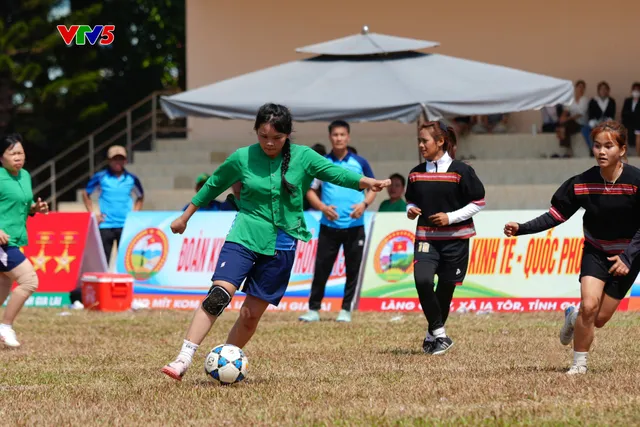 Hấp dẫn ngày thi đấu thứ hai Giải bóng đá nữ các dân tộc thiểu số Cúp VTV5- Ảnh 4.