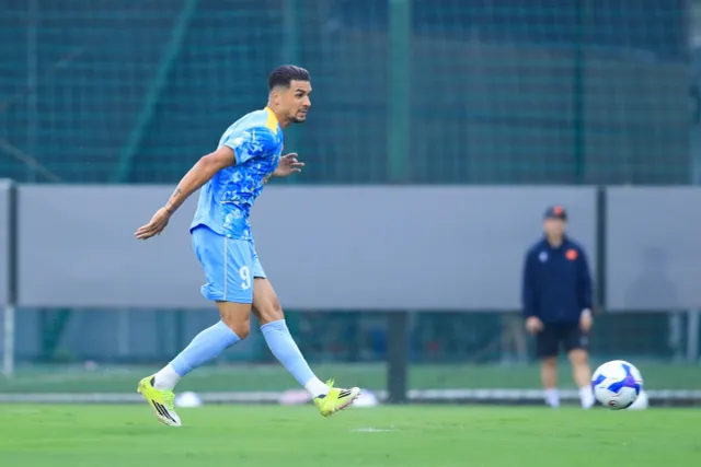 Đội tuyển Việt Nam hội quân, tiền vệ Đỗ Hoàng Hên lần đầu góp mặt- Ảnh 2. Đội tuyển Việt Nam hội quân, tiền vệ Đỗ Hoàng Hên lần đầu góp mặt- Ảnh 2.