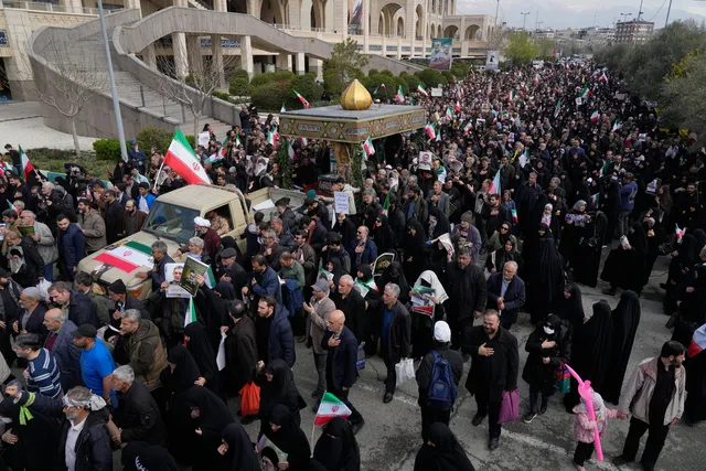Iran đe dọa "phá hủy" hạ tầng năng lượng khu vực Trung Đông và đóng cửa eo Hormuz - Ảnh 2.