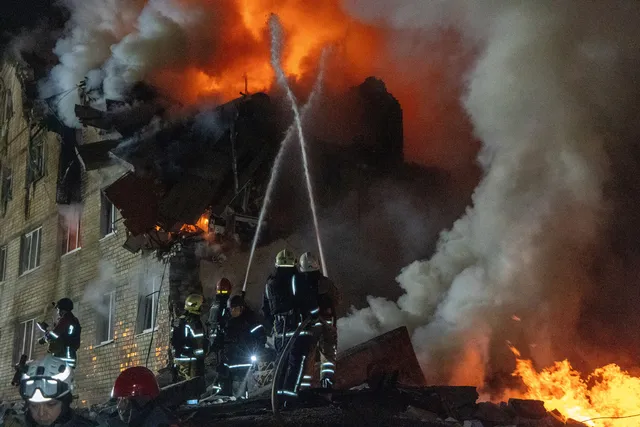 Phái đoàn cấp cao NATO thăm Ukraine lần đầu tiên kể từ cuộc xung đột với Nga- Ảnh 1. Phái đoàn cấp cao NATO thăm Ukraine lần đầu tiên kể từ cuộc xung đột với Nga- Ảnh 1.