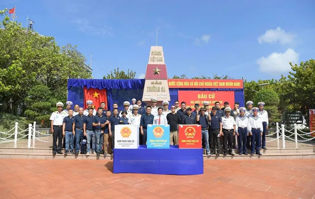 A Reporting Journey on Election Day in Truong Sa - Ảnh 1.