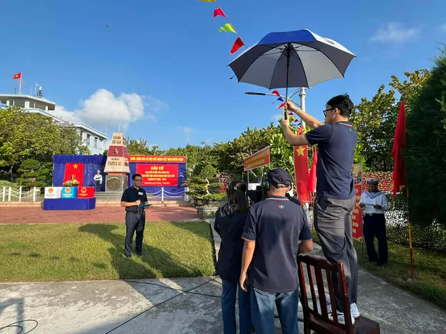 A Reporting Journey on Election Day in Truong Sa - Ảnh 3.