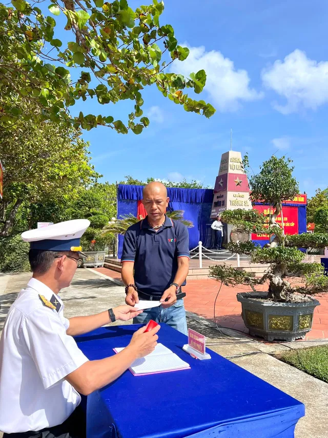 A Reporting Journey on Election Day in Truong Sa - Ảnh 11.