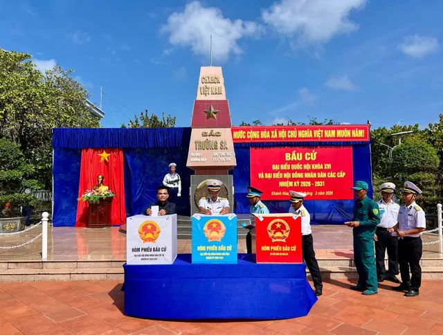 A Reporting Journey on Election Day in Truong Sa - Ảnh 13.