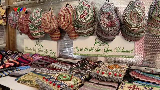 Giữ hồn Chăm trong sợi dệt