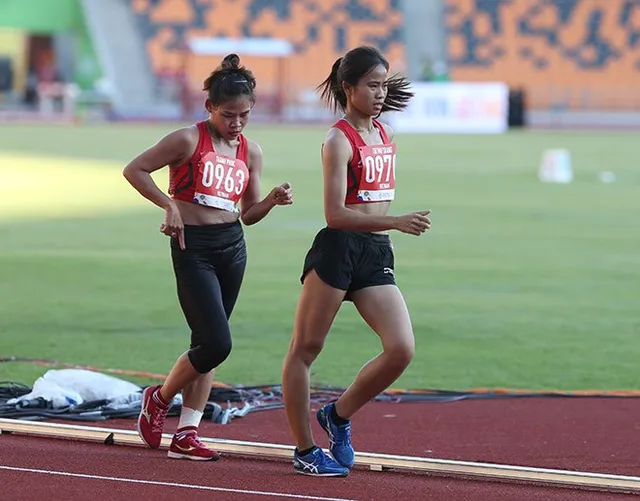 Cựu kỷ lục gia đi bộ Thu Trang: Đen sạm trên bãi tập, bươn chải mưu sinh và hành trình "ươm mầm" đặc biệt- Ảnh 1. Cựu kỷ lục gia đi bộ Thu Trang: Đen sạm trên bãi tập, bươn chải mưu sinh và hành trình "ươm mầm" đặc biệt- Ảnh 1.