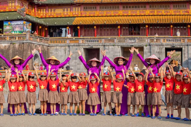 Mở cửa di tích dịp Giải phóng Huế, hàng nghìn du khách tham quan- Ảnh 1. Mở cửa di tích dịp Giải phóng Huế, hàng nghìn du khách tham quan- Ảnh 1.