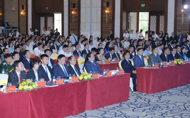 Thanh Hóa trao quyết định chủ trương đầu tư, giấy chứng nhận đăng ký đầu tư và ký biên bản ghi nhớ đầu tư 42 dự án - Ảnh 1.