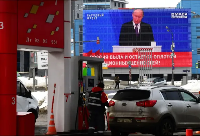 Nga tấn công bằng bom lượn vào Kramatorsk (Ukraine) khiến 3 người thiệt mạng - Ảnh 1. Nga tấn công bằng bom lượn vào Kramatorsk (Ukraine) khiến 3 người thiệt mạng - Ảnh 1.