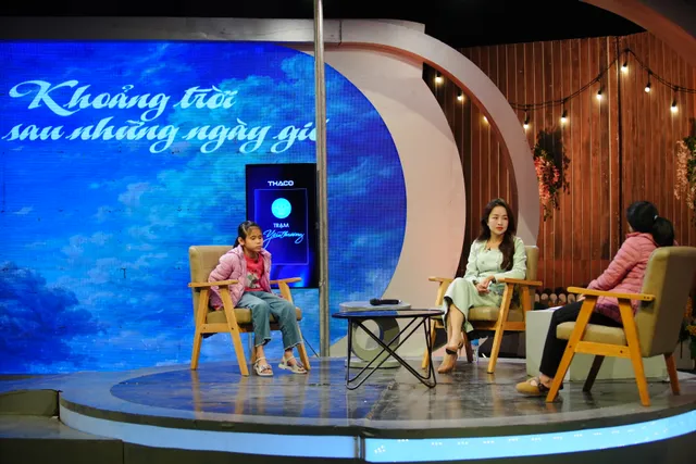 Station of Love: The Extraordinary Journey of a Disabled Mother Raising Two Visually Impaired Daughters - Ảnh 2.