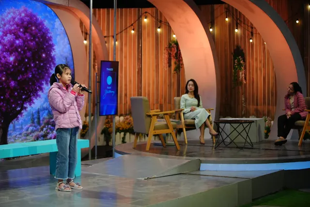 Station of Love: The Extraordinary Journey of a Disabled Mother Raising Two Visually Impaired Daughters - Ảnh 3.