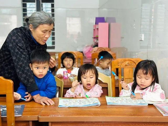 Kindness Bus in March: When Quiet Women Become the Light in Others’ Lives - Ảnh 1.