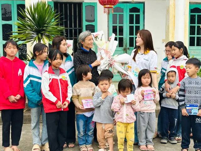 Kindness Bus in March: When Quiet Women Become the Light in Others’ Lives - Ảnh 3.