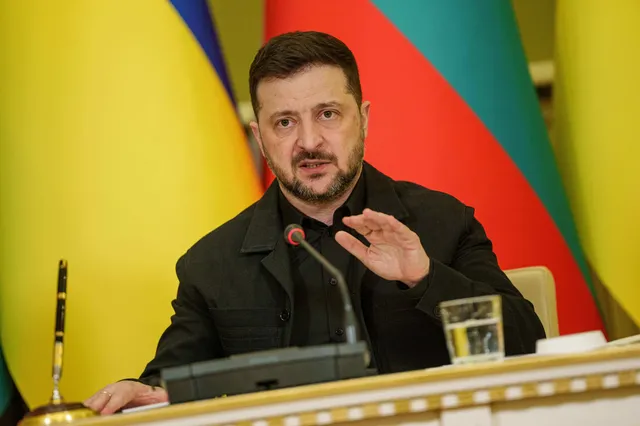 Tổng thống Zelensky đề xuất ngừng bắn với Nga nhân dịp lễ Phục sinh - Ảnh 1. Tổng thống Zelensky đề xuất ngừng bắn với Nga nhân dịp lễ Phục sinh - Ảnh 1.