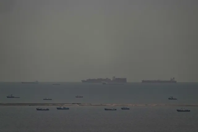 Các quốc gia "thân thiện" được Iran cho phép đi qua eo biển Hormuz - Ảnh 1.