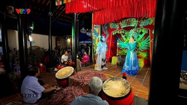 Đặc sắc hát lăng giữa phố