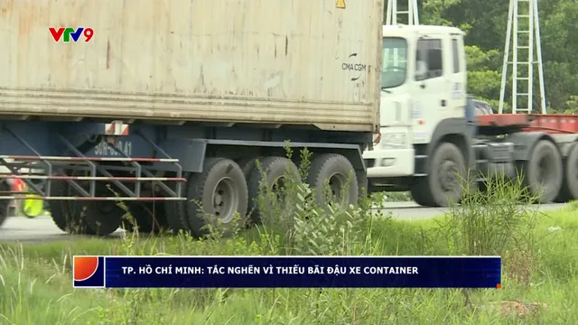 TP. Hồ Chí Minh: Tắc nghẽn ví thiếu bãi đậu xe container