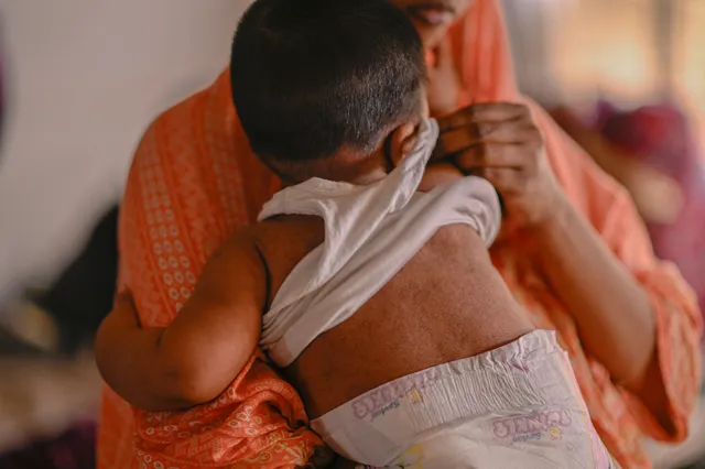 Bangladesh triển khai chiến dịch tiêm vaccine sởi khẩn cấp - Ảnh 1. Bangladesh triển khai chiến dịch tiêm vaccine sởi khẩn cấp - Ảnh 1.