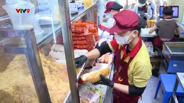 Từ bếp gia truyền đến mạng xã hội: Cách hàng quán thích ứng thời số hóa