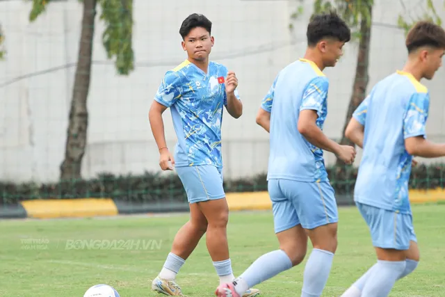 HLV Cristiano Roland nhận xét về con trai danh thủ Quang Hải trước giờ "xuất kích"- Ảnh 3. HLV Cristiano Roland nhận xét về con trai danh thủ Quang Hải trước giờ "xuất kích"- Ảnh 3.