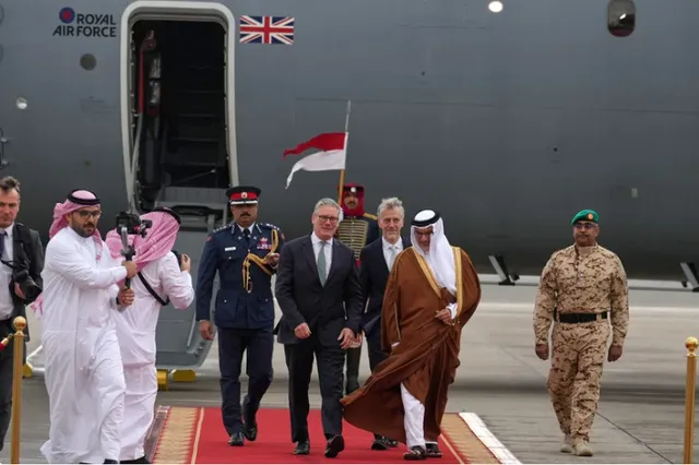 Thủ tướng Starmer và Tổng thống Trump thảo luận về eo biển Hormuz - Ảnh 1. Thủ tướng Starmer và Tổng thống Trump thảo luận về eo biển Hormuz - Ảnh 1.