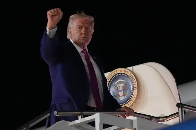 Tổng thống Trump: Mỹ không cho phép Iran thu phí qua eo biển Hormuz - Ảnh 1.