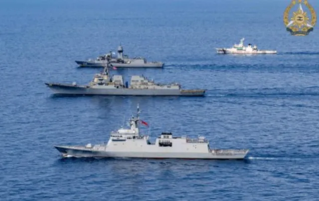 Mỹ, Australia và Philippines tập trận chung tại Biển Đông - Ảnh 1.