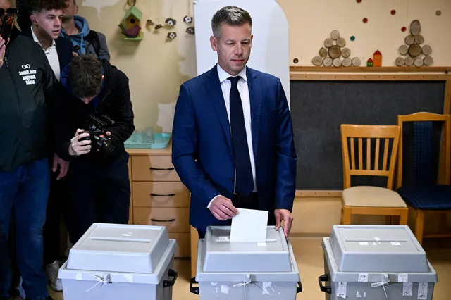 Bầu cử Hungary: Thủ tướng Orban thừa nhận thất bại- Ảnh 2. Bầu cử Hungary: Thủ tướng Orban thừa nhận thất bại- Ảnh 2.