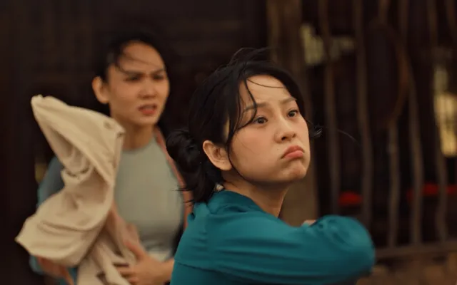 Tam Triều Dâng và Mai Phương thân thiết trên phim trường 'Trùm Sò'