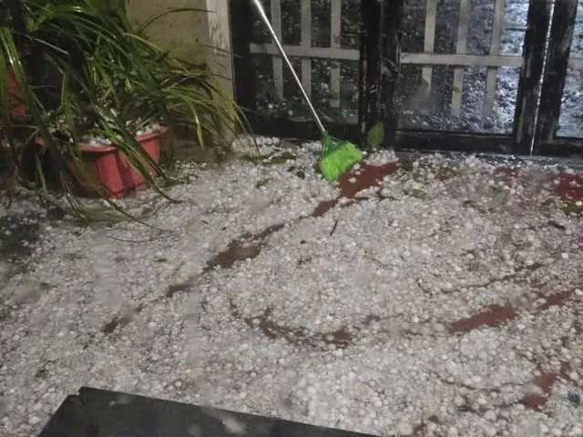 Mưa đá gây thiệt hại hơn 30 tỷ đồng và làm 4 người bị thương ở Lào Cai - Ảnh 1.