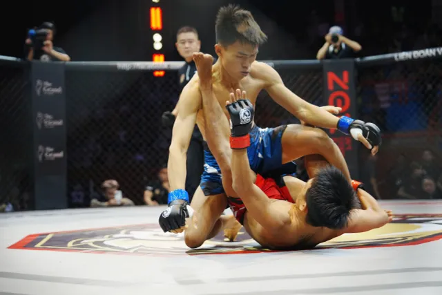 Lê Hoàng Đức thắng submission chóng vánh tại LION Championship 30- Ảnh 1.