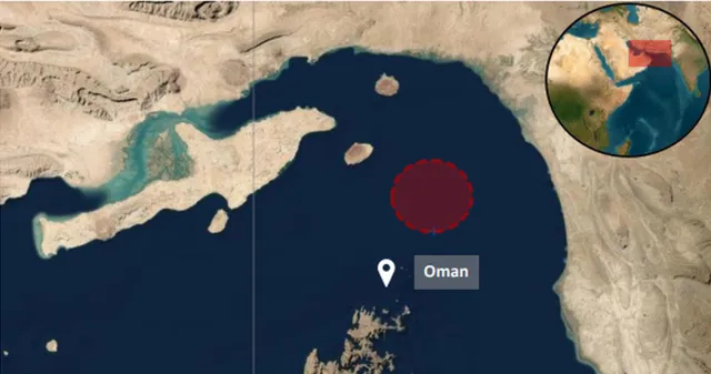 Tàu chiến Iran nổ súng vào tàu chở dầu ở eo biển Hormuz- Ảnh 1.