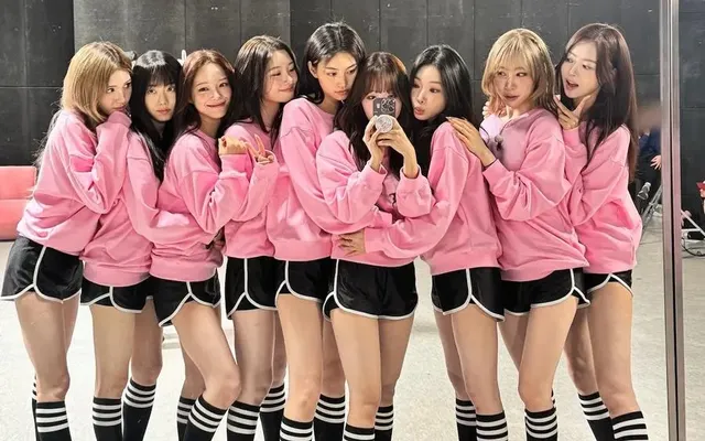 I.O.I trở lại với EP trước thềm tour tái hợp kỷ niệm 10 năm