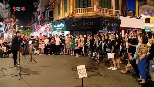 Khi phố xá sôi động về đêm