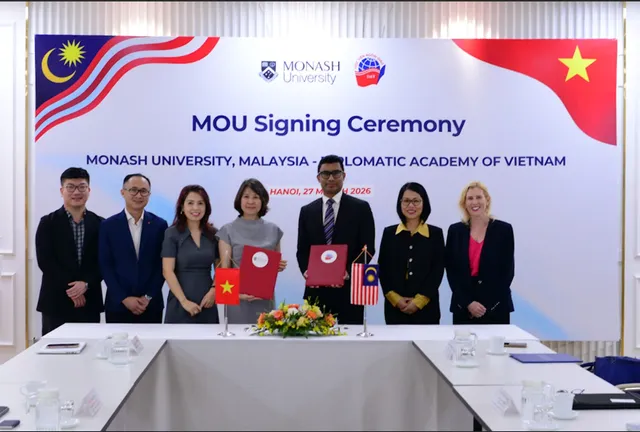 Monash University expands international study pathways for students of Diplomatic Academy of Vietnam in Malaysia - Ảnh 2.