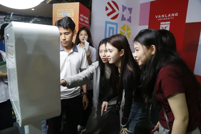 Buổi sáng 'truyền lửa' tại Future Fest 2026: Mở lối cho học sinh chọn đúng ngành nghề - Ảnh 7.