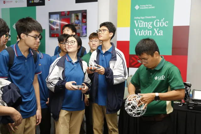 Buổi sáng 'truyền lửa' tại Future Fest 2026: Mở lối cho học sinh chọn đúng ngành nghề - Ảnh 2.