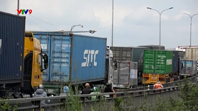 Khuyến cáo tai nạn liên hoàn trên cầu Phú Mỹ