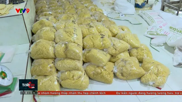 Triệt phá cơ sở sản xuất mì ngậm hàn the, thuỷ tinh lỏng