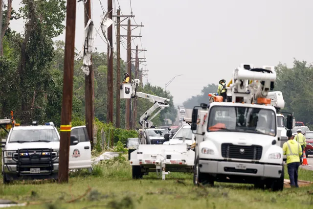 Lốc xoáy ở Texas (Mỹ) khiến ít nhất 2 người thiệt mạng, nhiều nhà cửa bị phá hủy - Ảnh 7.