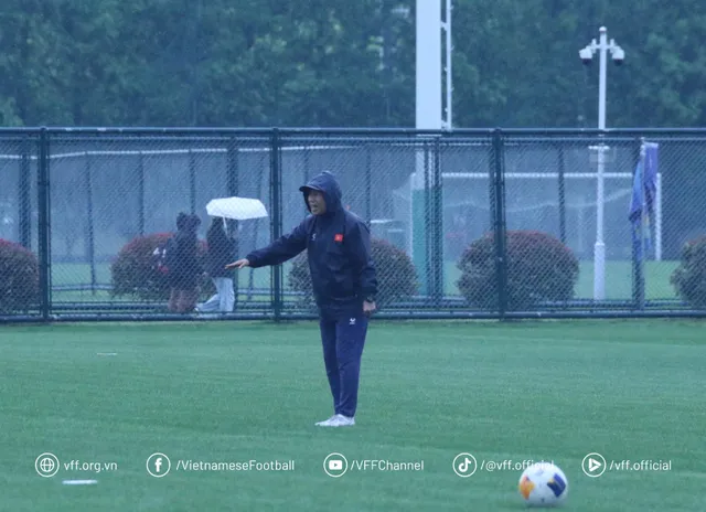 U17 Nữ Việt Nam nỗ lực vượt khó trong buổi tập đầu tiên tại Trung Quốc- Ảnh 2.